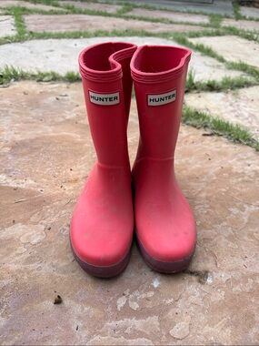 Hunter Kids Red Waterproof Rain Boots - Classic Pull-On Wellies